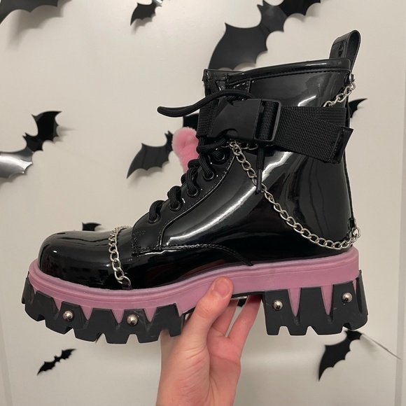 NOT FOR SALE. IDK HOW TO DELETE LISTINGS. - Picture 2 of 3